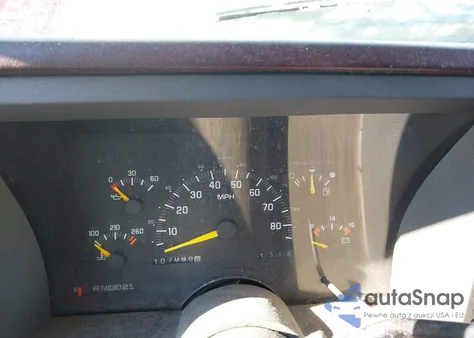 1992 Chevrolet Suburban C1500 из США, поврежденный, VIN 1GNEC16KXNJ313626